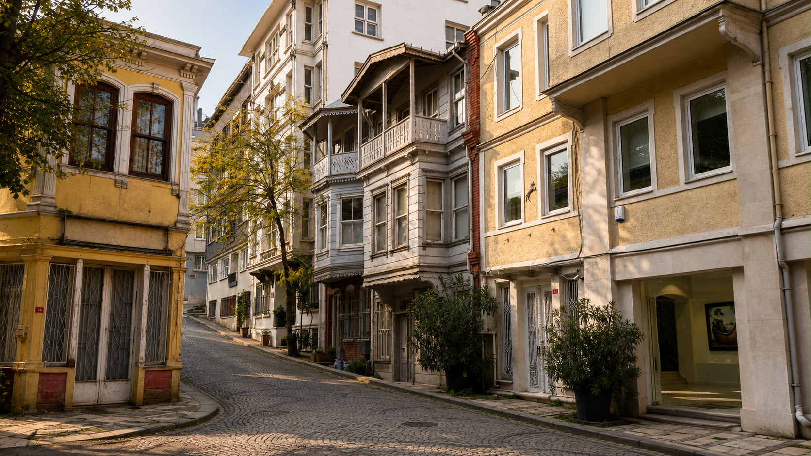 Kuzguncuk Bican Efendi Sokak'ta Satılık 4 Katlı Ahşap Köşk